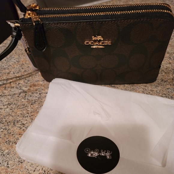 Auth Coach Wristlet Signature BNWT - Picture 7 of 7